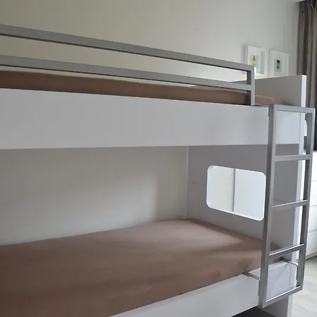 4b @ Longchamp * Ostend